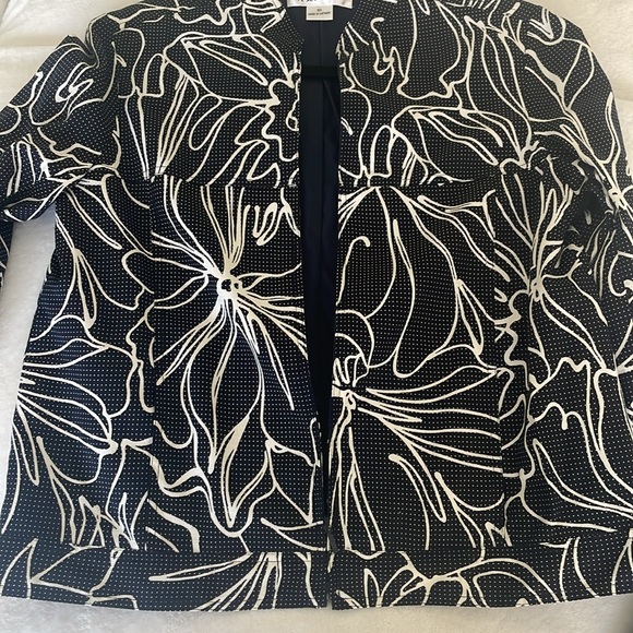 Rafael - woman’s navy/white floral jacket - Picture 4 of 10